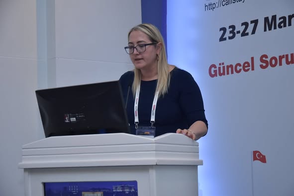 ULUSLARARASI İNFEKSİYON DÜNYASI ÇALIŞTAYI 2022’nin “ZOR OLGULAR EŞLİĞİNDE SİSTEMİK İNFEKSİYONLAR” oturumu Prof. Dr. Ömrüm UZUN’nun başkanlığında yapıldı. Prof. Dr. Neşe SALTOĞLU ve Prof. Dr. Mazhar TOKGÖZOĞLU’nun “Protez İnfeksiyonları”, Prof. Dr. Vildan AVKAN OĞUZ ve Prof. Dr. Bahadır GÜLTEKİN’nin “Endokardit” sunumlarının gerçekleştirildiği oturumda aynı zamanda Asist. Dr. Elif AYDIN ve Dr. Hayriye AŞÇI tarafından sözlü bildiriler sunuldu. Oturum 249 Katılımla tamamlandı