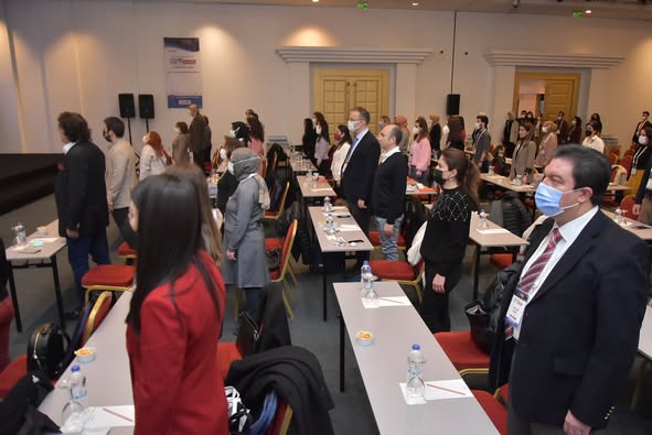 ULUSLARARASI İNFEKSİYON DÜNYASI ÇALIŞTAYI 2022, saygı duruşu ve İstiklal Marşımızın ardından Prof. Dr. İftihar KÖKSAL ve Prof. Dr. Halis AKALIN’nın açılış konuşmalarıyla 24 Mart 2022, Perşembe günü saat 08.30’da Wyndham Otel, Ankara’da başladı.