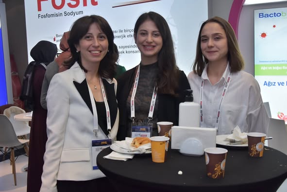 ULUSLARARASI İNFEKSİYON DÜNYASI ÇALIŞTAYI 2022 - 1. Gün, Çay-Kahve Arası 