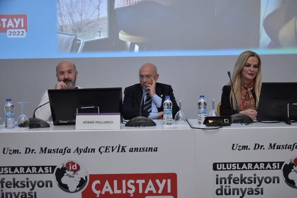 ULUSLARARASI İNFEKSİYON DÜNYASI ÇALIŞTAYI 2022’nin ikinci gününde, “HIV/AIDS-2” oturumu Prof. Dr. Hüsnü PULLUKÇU’nun başkanlığında yapıldı. Oturumda Doç. Dr. Ahmet Çağkan İNKAYA “Mental Sağlık ve Kırılganlık”, Doç. Dr. Asuman İNAN “Damgalanma”, Prof. Dr. Hüsnü PULLUKÇU ise “Tanı ve Tedavi Hizmetlerine Ulaşım” konularını anlattılar. Bunun yanı sıra Uzm. Dr. Hazal ALBAYRAK UÇAK tarafından sözlü bildiri sunuldu. Oturum 191 katılımla gerçekleşti. 