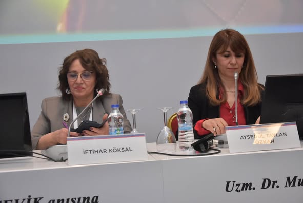 ULUSLARARASI İNFEKSİYON DÜNYASI ÇALIŞTAYI 2022, “KIRIM KONGO KANAMALI ATEŞİ” İlk günün son oturumun da Prof. Dr. İftihar KÖKSAL, Prof. Dr. Nurcan BAYKAM’ın başkanlığında yapıldı. Oturumda Dr. Maryam KESHTKAR JAHROMI “Orta, Doğu ve Güney Doğu Asyada Kırım Kongo Kanamalı Ateşi Virüsü”, Prof. Dr. Mohammad SAJADI “Kırım Kongo Kanamalı Ateşinde Monoklonal Antikorlar” konularını anlattılar.