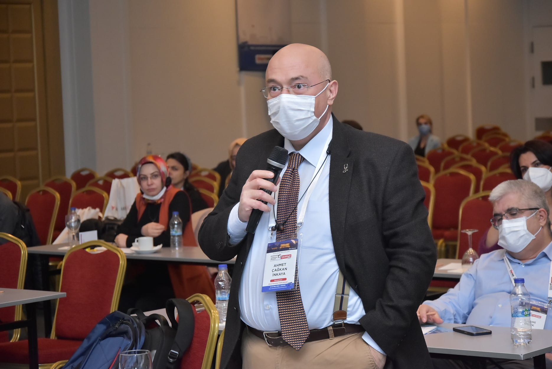 ULUSLARARASI İNFEKSİYON DÜNYASI ÇALIŞTAYI 2022, “KIRIM KONGO KANAMALI ATEŞİ” İlk günün son oturumun da Prof. Dr. İftihar KÖKSAL, Prof. Dr. Nurcan BAYKAM’ın başkanlığında yapıldı. Oturumda Dr. Maryam KESHTKAR JAHROMI “Orta, Doğu ve Güney Doğu Asyada Kırım Kongo Kanamalı Ateşi Virüsü”, Prof. Dr. Mohammad SAJADI “Kırım Kongo Kanamalı Ateşinde Monoklonal Antikorlar” konularını anlattılar.