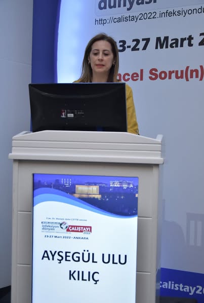 ULUSLARARASI İNFEKSİYON DÜNYASI ÇALIŞTAYI 2022’nin dördüncü gününün ilk oturumu “PANDEMİ GÖLGESİNDE AKILCI ANTİBİYOTİK KULLANIMI” Prof. Dr. Emine Alp MEŞE ve Prof. Dr. Elif ŞEN’in başkanlığında; Uzm. Ecz. Mesil AKSOY ve Prof. Dr. Ayşegül ULU KILIÇ’ın sunumlarıyla gerçekleşti.