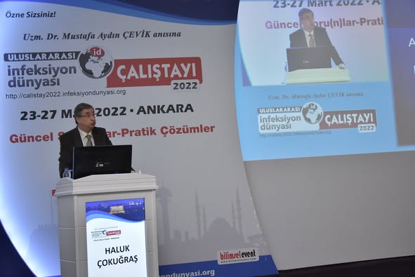 ULUSLARARASI İNFEKSİYON DÜNYASI ÇALIŞTAYI 2022’nin dördüncü gününün, “AŞI İLE ÖNLENEBİLEN SOLUNUM YOLU İNFEKSİYONLARI” oturumu Prof. Dr. Serhat ÜNAL ve Dr. Ekrem BAŞARA’nın başkanlığında; Prof. Dr. Haluk ÇOKUĞRAŞ “COVID-19, İnfluenza ve RSV” ve Doç. Dr. Lale ÖZIŞIK’ın “Boğmaca ve Pnömokok” sunumlarıyla gerçekleşti. 