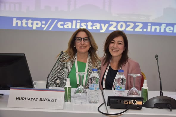 ULUSLARARASI İNFEKSİYON DÜNYASI ÇALIŞTAYI 2022’nin dördüncü gününün, “SOLUNUM YOLU İNFEKSİYONLARI ve PROBİYOTİKLER” oturumu Prof. Dr. Nurhayat SAYDAM ve Prof. Dr. Meltem YALINAY’ın başkanlığında yapıldı. Oturumda Prof. Dr. Meltem YALINAY “Oral Mikrobiyom ve Probiyotikler”, Prof. Dr. İbrahim Murat HİRFANOĞLU “Üst Solunum Yolu İnfeksiyonları ve Probiyotikler” ve Dr. Öğr. Üyesi Tuğçe HÜRKAL “Alt Solunum Yolu İnfeksiyonları ve Probiyotikler” konularını anlattılar
