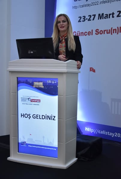 ULUSLARARASI İNFEKSİYON DÜNYASI ÇALIŞTAYI 2022’nin ikinci gününde, “HIV/AIDS-2” oturumu Prof. Dr. Hüsnü PULLUKÇU’nun başkanlığında yapıldı. Oturumda Doç. Dr. Ahmet Çağkan İNKAYA “Mental Sağlık ve Kırılganlık”, Doç. Dr. Asuman İNAN “Damgalanma”, Prof. Dr. Hüsnü PULLUKÇU ise “Tanı ve Tedavi Hizmetlerine Ulaşım” konularını anlattılar. Bunun yanı sıra Uzm. Dr. Hazal ALBAYRAK UÇAK tarafından sözlü bildiri sunuldu. Oturum 191 katılımla gerçekleşti. 