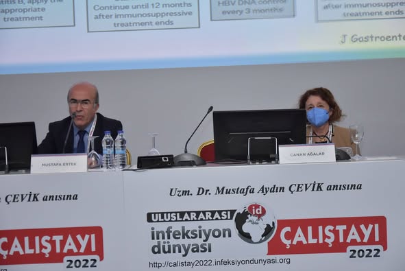 ULUSLARARASI İNFEKSİYON DÜNYASI ÇALIŞTAYI 2022’nin üçüncü gününde, “YENİ İMMÜNSÜPRESİF AJANLAR ve İNFEKSİYON HASTALIKLARI” oturumu Prof. Dr. Mustafa ERTEK, Prof. Dr. Canan AĞALAR başkanlığında yapıldı. Oturumda Prof. Dr. Şükran ERTEN “Romatolojide İmmünsüpresif Tedavi”, Prof. Dr. D. Deniz DEMİRSEREN “Dermatolojide İmmünsüpresif Tedavi” ve Prof. Dr. Behice KURTARAN ise “İnfeksiyon Profilaksisi” konularını anlattılar. 
