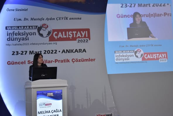 ULUSLARARASI İNFEKSİYON DÜNYASI ÇALIŞTAYI 2022’nin üçüncü gününde, “VİRAL HEPATİTLERE GÜNCEL BAKIŞ” oturumu Prof. Dr. Sıla AKHAN başkanlığında yapıldı. Oturumda Dr. Öğr. Üyesi Meliha Çağla SÖNMEZER “Hepatit B'de Kür Mümkün mü?”, Prof. Dr. Mustafa Kemal ÇELEN “Delta Hepatiti” ve Prof. Dr. Ayhan AKBULUT “Hepatit E” konularını anlattılar. 