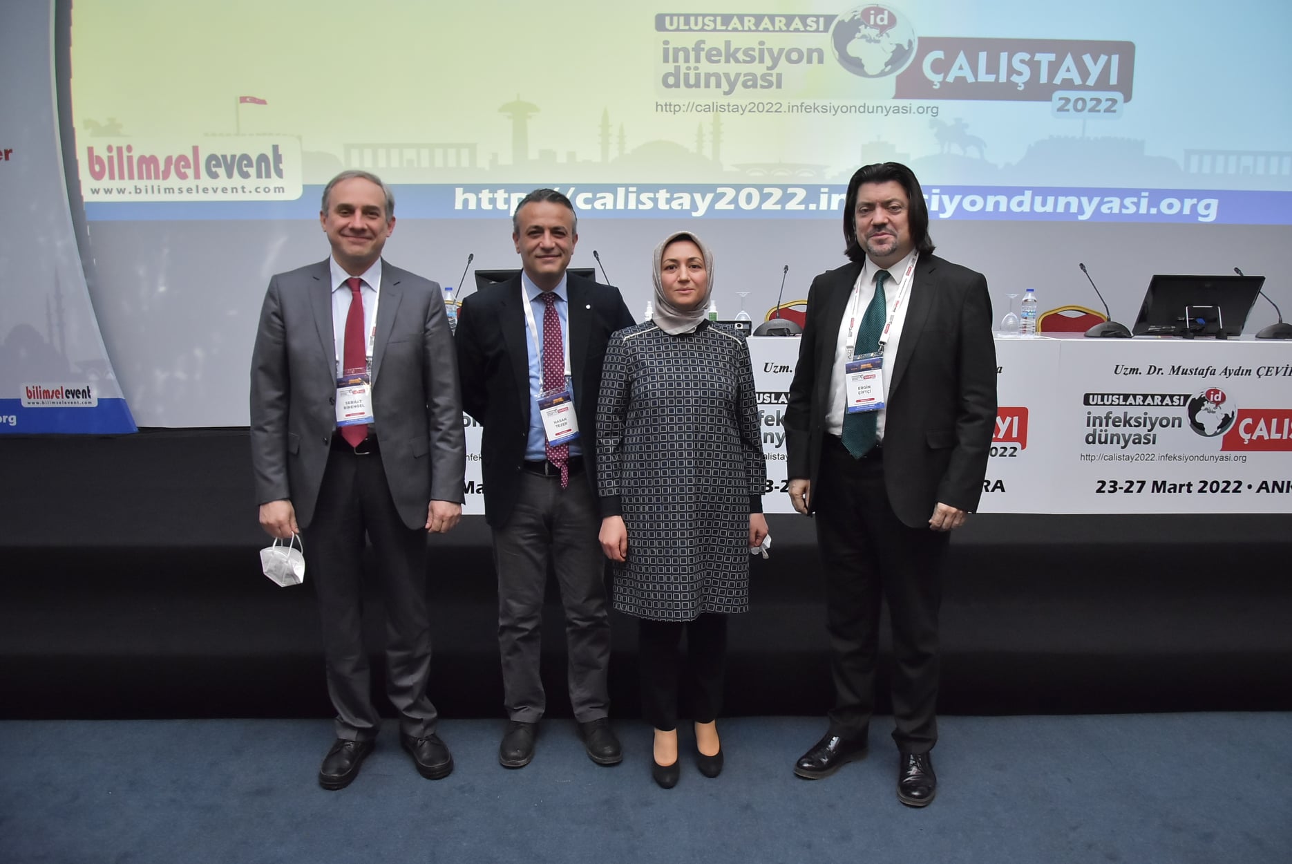 ULUSLARARASI İNFEKSİYON DÜNYASI ÇALIŞTAYI 2022’nin dördüncü gününün, “PANDEMİ GÖLGESİNDE SOLUNUM YOLU İNFEKSİYONLARI” oturumu Prof. Dr. Ergin ÇİFTÇİ ve Doç. Dr. Serhat BİRENGEL’in başkanlığında; Prof. Dr. Hasan TEZER “Üst Solunum Yolu İnfeksiyonları” ve Doç. Dr. Bircan KAYAASLAN’ın “Alt Solunum Yolu İnfeksiyonları”sunumlarıyla gerçekleşti. 