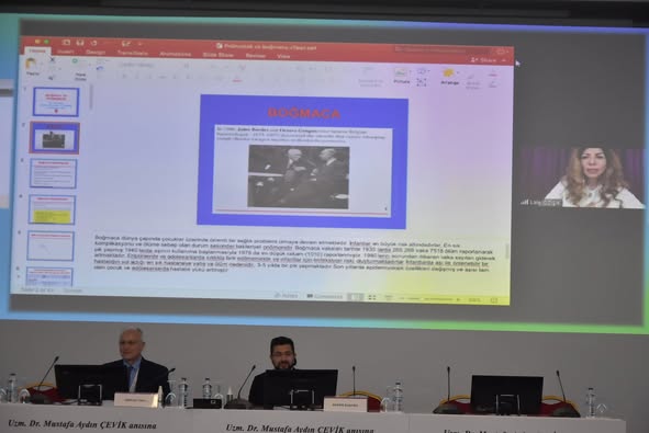 ULUSLARARASI İNFEKSİYON DÜNYASI ÇALIŞTAYI 2022’nin dördüncü gününün, “AŞI İLE ÖNLENEBİLEN SOLUNUM YOLU İNFEKSİYONLARI” oturumu Prof. Dr. Serhat ÜNAL ve Dr. Ekrem BAŞARA’nın başkanlığında; Prof. Dr. Haluk ÇOKUĞRAŞ “COVID-19, İnfluenza ve RSV” ve Doç. Dr. Lale ÖZIŞIK’ın “Boğmaca ve Pnömokok” sunumlarıyla gerçekleşti. 