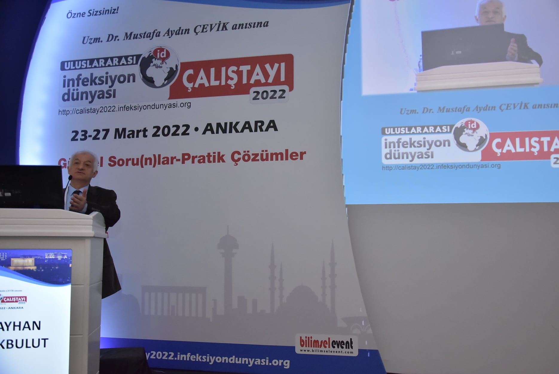 ULUSLARARASI İNFEKSİYON DÜNYASI ÇALIŞTAYI 2022’nin üçüncü gününde, “VİRAL HEPATİTLERE GÜNCEL BAKIŞ” oturumu Prof. Dr. Sıla AKHAN başkanlığında yapıldı. Oturumda Dr. Öğr. Üyesi Meliha Çağla SÖNMEZER “Hepatit B'de Kür Mümkün mü?”, Prof. Dr. Mustafa Kemal ÇELEN “Delta Hepatiti” ve Prof. Dr. Ayhan AKBULUT “Hepatit E” konularını anlattılar. 