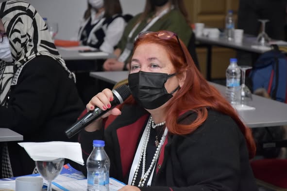 ULUSLARARASI İNFEKSİYON DÜNYASI ÇALIŞTAYI 2022’nin dördüncü gününün ilk oturumu “PANDEMİ GÖLGESİNDE AKILCI ANTİBİYOTİK KULLANIMI” Prof. Dr. Emine Alp MEŞE ve Prof. Dr. Elif ŞEN’in başkanlığında; Uzm. Ecz. Mesil AKSOY ve Prof. Dr. Ayşegül ULU KILIÇ’ın sunumlarıyla gerçekleşti.