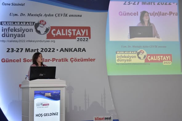 ULUSLARARASI İNFEKSİYON DÜNYASI ÇALIŞTAYI 2022’nin dördüncü gününün, “SOLUNUM YOLU İNFEKSİYONLARI ve PROBİYOTİKLER” oturumu Prof. Dr. Nurhayat SAYDAM ve Prof. Dr. Meltem YALINAY’ın başkanlığında yapıldı. Oturumda Prof. Dr. Meltem YALINAY “Oral Mikrobiyom ve Probiyotikler”, Prof. Dr. İbrahim Murat HİRFANOĞLU “Üst Solunum Yolu İnfeksiyonları ve Probiyotikler” ve Dr. Öğr. Üyesi Tuğçe HÜRKAL “Alt Solunum Yolu İnfeksiyonları ve Probiyotikler” konularını anlattılar