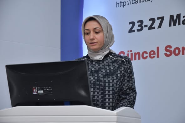 ULUSLARARASI İNFEKSİYON DÜNYASI ÇALIŞTAYI 2022’nin dördüncü gününün, “PANDEMİ GÖLGESİNDE SOLUNUM YOLU İNFEKSİYONLARI” oturumu Prof. Dr. Ergin ÇİFTÇİ ve Doç. Dr. Serhat BİRENGEL’in başkanlığında; Prof. Dr. Hasan TEZER “Üst Solunum Yolu İnfeksiyonları” ve Doç. Dr. Bircan KAYAASLAN’ın “Alt Solunum Yolu İnfeksiyonları”sunumlarıyla gerçekleşti. 