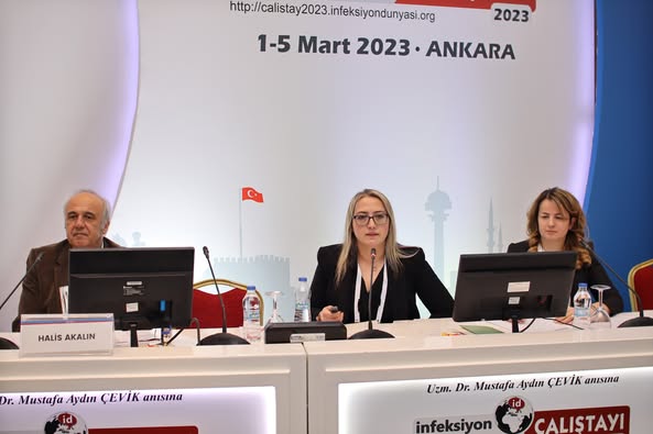 İNFEKSİYON DÜNYASI ÇALIŞTAYI 2023, Prof. Dr. Halis AKALIN, Öğr. Göv. Dr. Nuran SARI ve Dr. Öğr. Üyesi Duygu ÖCAL koordinasyonunda yapılan Serbest Kürsü’de “DİRENÇLİ MİKROORGANİZMALAR” konusu katılımcılarla beraber tartışıldı.