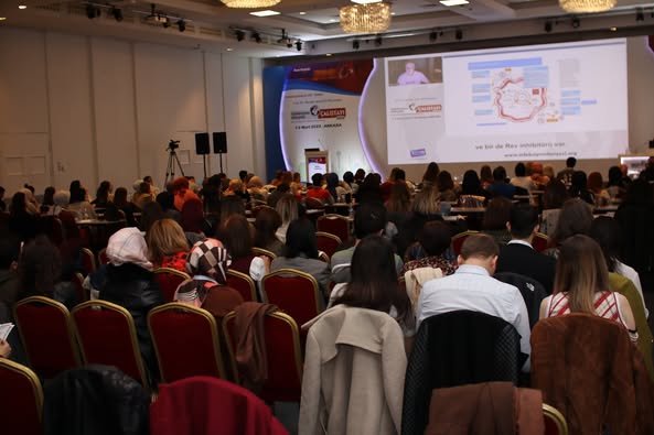 İNFEKSİYON DÜNYASI ÇALIŞTAYI 2023’ün “ANTİRETROVİRAL TEDAVİ NEREYE GİDİYOR?” Oturumunda Prof. Dr. Deniz GÖKENGİN’in başkanlığında, Dr. Mike YOULE “Antiretroviral Tedavinin Geleceği (The Future Of Antiretroviral Treatment)” ve Dr. Giovanni GUARALDİ “Yaşlanan Hastada En Doğru Antiretroviral Tedavinin Seçimi (Optimizing Antiretroviral Treatment In An Aging Patient)” sunumlarını gerçekleştirdiler.