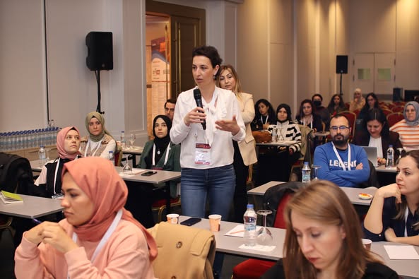 İNFEKSİYON DÜNYASI ÇALIŞTAYI 2023, Doç. Dr. Ahmet Çağkan İNKAYA, Prof. Dr. Adalet ALTUNSOY, Uzm. Dr. Müge AYHAN koordinasyonunda yapılan Serbest Kürsü’de “HIV” konusu katılımcılarla beraber tartışıldı.