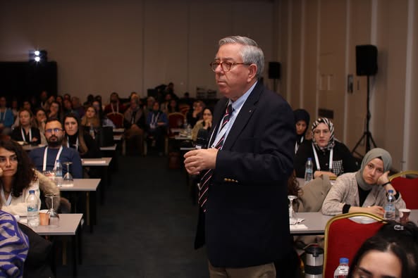 İNFEKSİYON DÜNYASI ÇALIŞTAYI 2023, Prof. Dr. Cemal BULUT, Doç. Dr. Cumhur ARTUK, Doç. Dr. Aslı HAYKIR SOLAY koordinasyonunda yapılan Serbest Kürsü’de “PROTEZ İNFEKSİYONLARI” konusu katılımcılarla beraber tartışıldı.