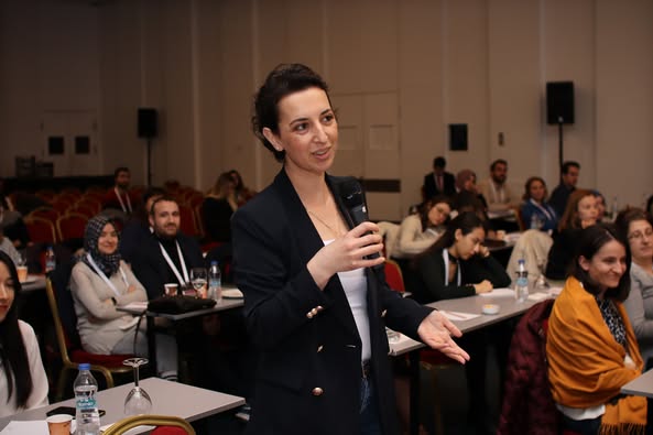 İNFEKSİYON DÜNYASI ÇALIŞTAYI 2023, Prof. Dr. Hande ARSLAN, Öğr. Gör. Dr. Gizem KARAHAN, Dr. Öğr. Üyesi Yeşim YILDIZ koordinasyonunda yapılan Serbest Kürsü’de “DİĞER VİRAL ENFEKSİYONLAR” konusu katılımcılarla beraber tartışıldı.