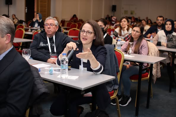 İNFEKSİYON DÜNYASI ÇALIŞTAYI 2023’ün “EKSİK AŞI TAMAMLAMA” oturumunda Prof. Dr. Zafer ECEVİT’in başkanlığında, Prof. Dr. Songül YALÇIN sunumunu gerçekleştirdi. 
Ardından Çalıştay Başkanı Prof. Dr. Serhat ÜNAL ve Çalıştay Sekreteri Prof. Dr. Sıla AKHAN’ın kapanış konuşmalarıyla kongremiz sona erdi.
İNFEKSİYON DÜNYASI ÇALIŞTAYI 2023’de yer alan katılımcılarımız başta olmak üzere görevli oturum başkanı ve konuşmacılarımıza katkılarından dolayı en derin şükranlarımızı sunuyoruz.
İNFEKSİYON DÜNYASI ÇALIŞTAYI 2024, 28 Şubat – 3 Mart 2024’te görüşmek üzere…