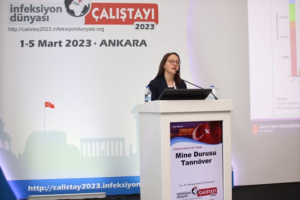 İNFEKSİYON DÜNYASI ÇALIŞTAYI 2023’ün “SOLUNUM YOLU İNFEKSİYONLARINDA AŞILAMA” oturumunda Prof. Dr. Serhat BİRENGEL’in başkanlığında, Prof. Dr. Mine DURUSU sunumunu gerçekleştirdi.