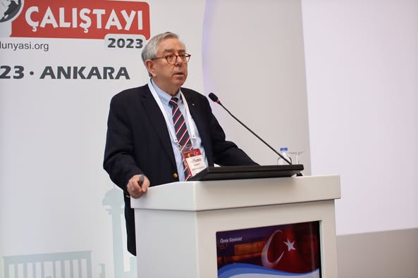 İNFEKSİYON DÜNYASI ÇALIŞTAYI 2023’ün “İNFEKSİYON HASTALIKLARININ YENİ YÜZYILI” oturumunda Prof. Dr. Necla TÜLEK’in başkanlığında, Prof. Dr. Ahmet BAŞUSTAOĞLU “Salgınlar Nereye Gidecek?”, Prof. Dr. Barış OTLU “Tanıda Gelecekten Beklentiler” ve Prof. Dr. Necla TÜLEK “Tedavide Gelecekten Beklentiler”sunumlarını gerçekleştirdiler.