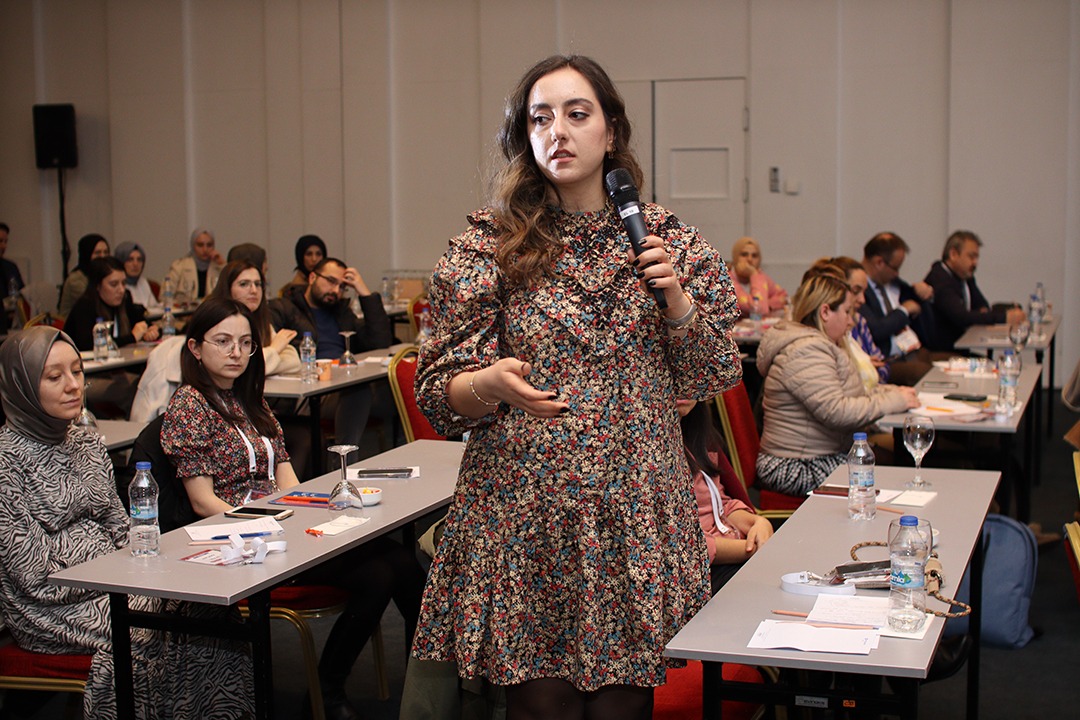 İNFEKSİYON DÜNYASI ÇALIŞTAYI 2023’ün “SÜREGEN HERPES VİRUS İNFEKSİYONLARI” oturumunda Prof. Dr. Hande ARSLAN’ın başkanlığında, Prof. Dr. Hande ARSLAN “CMV”, Doç. Dr. Ahmet Çağkan İNKAYA “EBV” ve Prof. Dr. Dilara İNAN “Diğer Herpes İnfeksiyonları” sunumlarını gerçekleştirdiler.