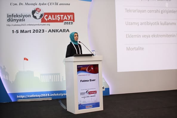 İNFEKSİYON DÜNYASI ÇALIŞTAYI 2023’ün “PROTEZ İNFEKSİYONLARI” oturumunda Prof. Dr. Cemal BULUT’un başkanlığında, Doç. Dr. Fatma ESER “Tanı ve Antibiyotik Tedavisi” ve Prof. Dr. Serkan İLTAR “Cerrahi Yaklaşım” sunumlarını gerçekleştirdiler.