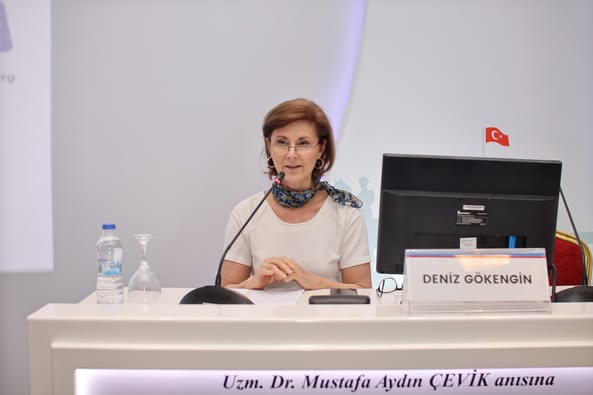 İNFEKSİYON DÜNYASI ÇALIŞTAYI 2023’ün “ANTİRETROVİRAL TEDAVİ NEREYE GİDİYOR?” Oturumunda Prof. Dr. Deniz GÖKENGİN’in başkanlığında, Dr. Mike YOULE “Antiretroviral Tedavinin Geleceği (The Future Of Antiretroviral Treatment)” ve Dr. Giovanni GUARALDİ “Yaşlanan Hastada En Doğru Antiretroviral Tedavinin Seçimi (Optimizing Antiretroviral Treatment In An Aging Patient)” sunumlarını gerçekleştirdiler.