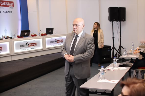 İNFEKSİYON DÜNYASI ÇALIŞTAYI 2023, Doç. Dr. Ahmet Çağkan İNKAYA, Prof. Dr. Adalet ALTUNSOY, Uzm. Dr. Müge AYHAN koordinasyonunda yapılan Serbest Kürsü’de “HIV” konusu katılımcılarla beraber tartışıldı.