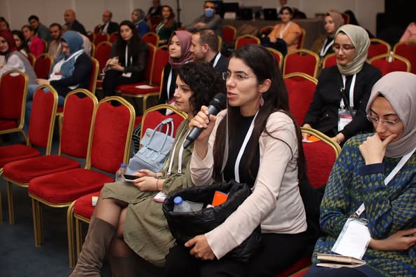 İNFEKSİYON DÜNYASI ÇALIŞTAYI 2023’ün “SOLUNUM YOLU İNFEKSİYONLARINDA AŞILAMA” oturumunda Prof. Dr. Serhat BİRENGEL’in başkanlığında, Prof. Dr. Mine DURUSU sunumunu gerçekleştirdi.