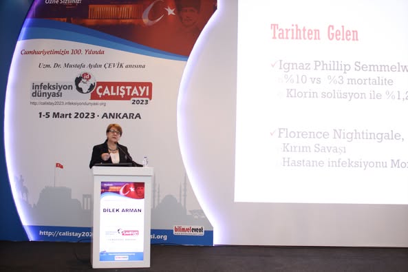 İNFEKSİYON DÜNYASI ÇALIŞTAYI 2023’ün ilk oturumunda, Prof. Dr. Sercan ULUSOY’un başkanlığında, Prof. Dr. Dilek ARMAN “HASTANE İNFEKSİYONLARI VE KONTROLÜNÜN 100 YILI” sunumunu gerçekleştirdi