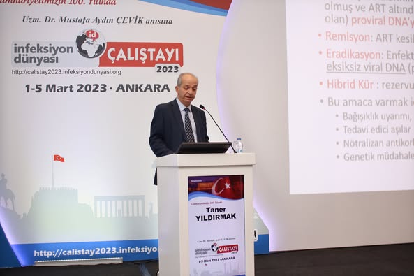 İNFEKSİYON DÜNYASI ÇALIŞTAYI 2023’ün “HIV KÜRÜNE DOĞRU” oturumunda Prof. Dr. Yeşim TAŞOVA’nın başkanlığında, Prof. Dr. Taner YILDIRMAK “HIV Kürünün Önündeki Engeller” ve Doç. Dr. Elif TÜKENMEZ TİGEN “Klinik Stratejiler” sunumlarını gerçekleştirdiler.