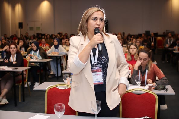 İNFEKSİYON DÜNYASI ÇALIŞTAYI 2023’ün “MANTAR İNFEKSİYONLARI” oturumunda Prof. Dr. Ömrüm UZUN’un başkanlığında, Prof. Dr. Sevtap ARIKAN AKDAĞLI “Candida Auris: Ne Yapmalı, Nasıl Yapmalı?” ve Prof. Dr. Gökhan METAN “Solunum Virüsleri ve İnvaziv Pulmoner Aspergillosis” sunumlarını gerçekleştirdiler.