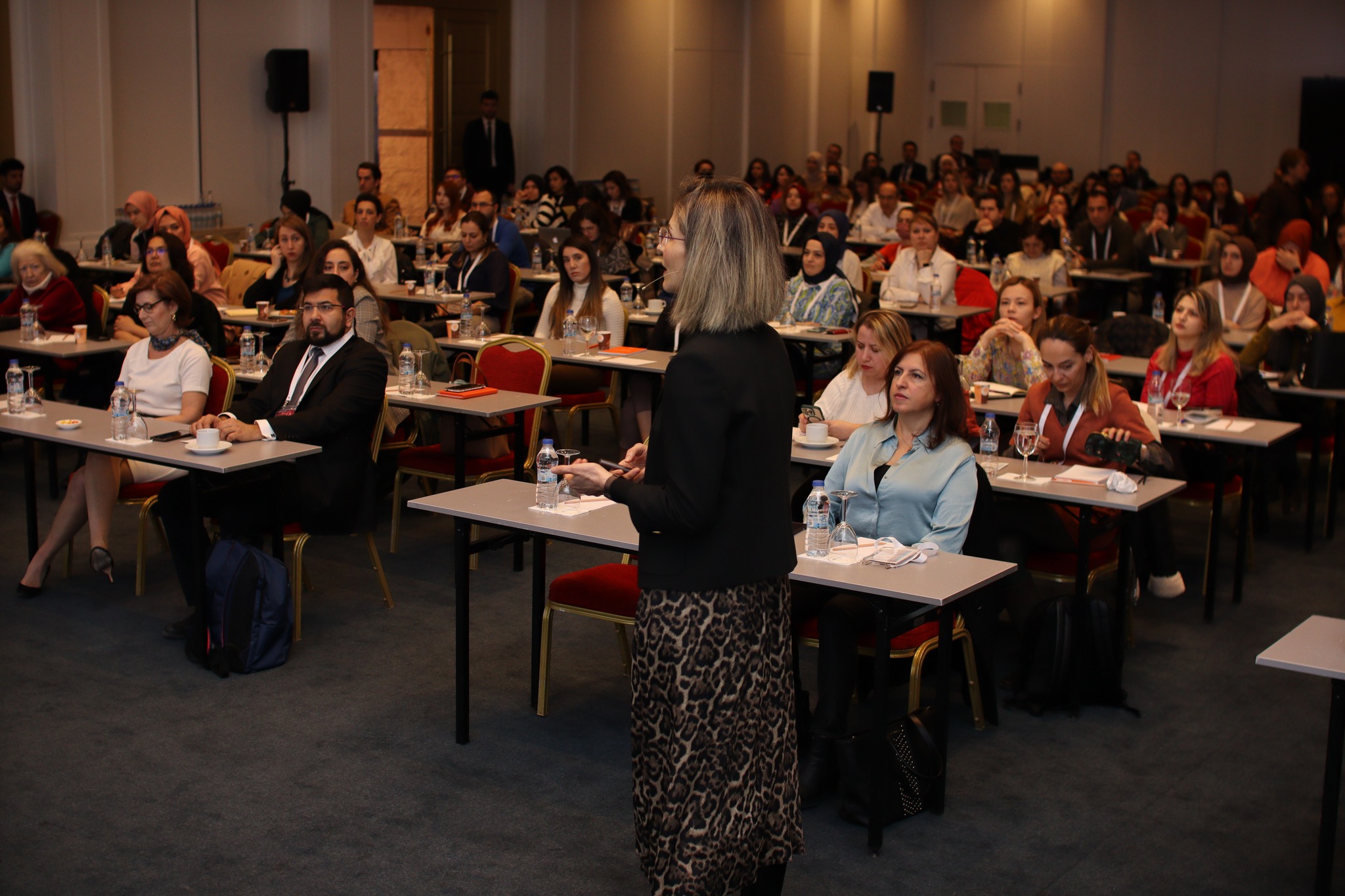 İNFEKSİYON DÜNYASI ÇALIŞTAYI 2023, Doç. Dr. Ahmet Çağkan İNKAYA, Prof. Dr. Adalet ALTUNSOY, Uzm. Dr. Müge AYHAN koordinasyonunda yapılan Serbest Kürsü’de “HIV” konusu katılımcılarla beraber tartışıldı.