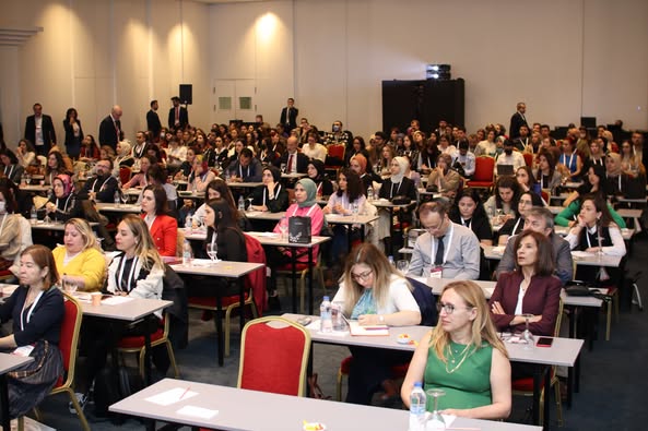 İNFEKSİYON DÜNYASI ÇALIŞTAYI 2023, Prof. Dr. Halis AKALIN, Öğr. Göv. Dr. Nuran SARI ve Dr. Öğr. Üyesi Duygu ÖCAL koordinasyonunda yapılan Serbest Kürsü’de “DİRENÇLİ MİKROORGANİZMALAR” konusu katılımcılarla beraber tartışıldı.