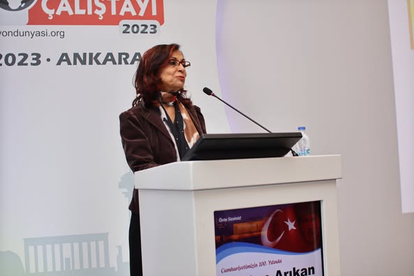 İNFEKSİYON DÜNYASI ÇALIŞTAYI 2023’ün “MANTAR İNFEKSİYONLARI” oturumunda Prof. Dr. Ömrüm UZUN’un başkanlığında, Prof. Dr. Sevtap ARIKAN AKDAĞLI “Candida Auris: Ne Yapmalı, Nasıl Yapmalı?” ve Prof. Dr. Gökhan METAN “Solunum Virüsleri ve İnvaziv Pulmoner Aspergillosis” sunumlarını gerçekleştirdiler.