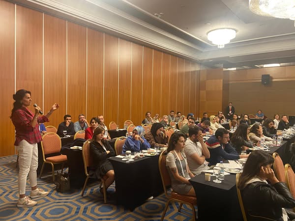 “HIV/AIDS: ASİSTAN OKULU” 11. dersinde Doç. Dr. Atakan TANAÇAN ile Prof. Dr. Selda HANÇERLİ TÖRÜN “Gebe ve Çocuk Hastanın Takibi ve Tedavisi” konusunu anlattılar.