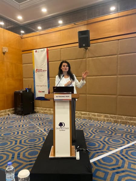 “HIV/AIDS: ASİSTAN OKULU” 13. ve son dersinde Prof. Dr. Elif TÜKENMEZ TİGEN “HIV/AIDS Akılcı İlaç Kullanımı ve Kür” konusunu anlattı.
bilimselevent.com