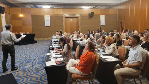 “HIV/AIDS: ASİSTAN OKULU”nda 1. Gün derslerinden oluşan interaktif sorularla öğretmenimiz Prof. Dr. Yaşar BAYINDIR moderatörlüğünde öğrenimlerimizi pekiştirdik. Birinci günün sonunda derslere ve yarışmaya katılım oranı %100 olan okulumuzun öğrencilerini ve öğretmenlerini tebrik ediyoruz…
bilimselevent.com