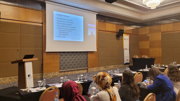 “HIV/AIDS: ASİSTAN OKULU” 7. dersinde Prof. Dr. Halis AKALIN “HIV/AIDS Tedavisinde Kullanılan İlaçlar ve Tedavi Esasları” konusunu anlattı.
bilimselevent.com