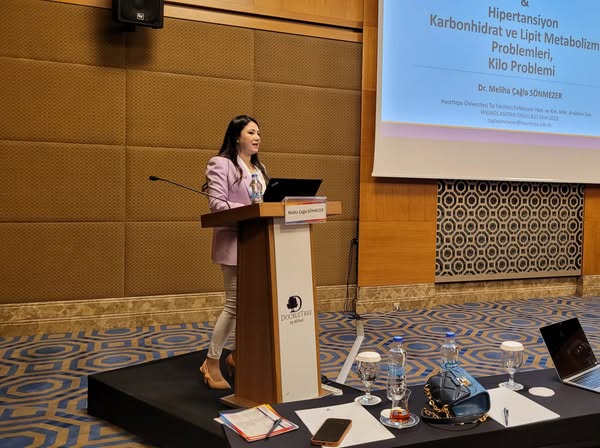 “HIV/AIDS: ASİSTAN OKULU” dokuzuncu dersi olan “HIV/AIDS Hastalık Takibi, Konsültasyonları ve Sorunlar Paneli”nde Doç. Dr. Meliha Çağla SÖNMEZER “HIV/AIDS ve Karbonhidrat, Lipit Metabolizma Problemleri, Kilo Problemi ve Hipertansiyon” konusunu anlattı.
bilimselevent.com