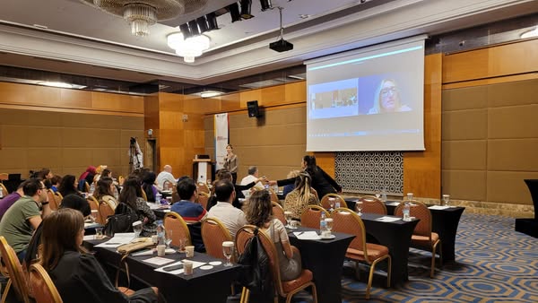 “HIV/AIDS: ASİSTAN OKULU” dokuzuncu dersi olan “HIV/AIDS Hastalık Takibi, Konsültasyonları ve Sorunlar Paneli”nde Prof. Dr. Sıla AKHAN “HIV/AIDS Renal Problemler ve Osteoporoz” konusunu anlattı.
bilimselevent.com