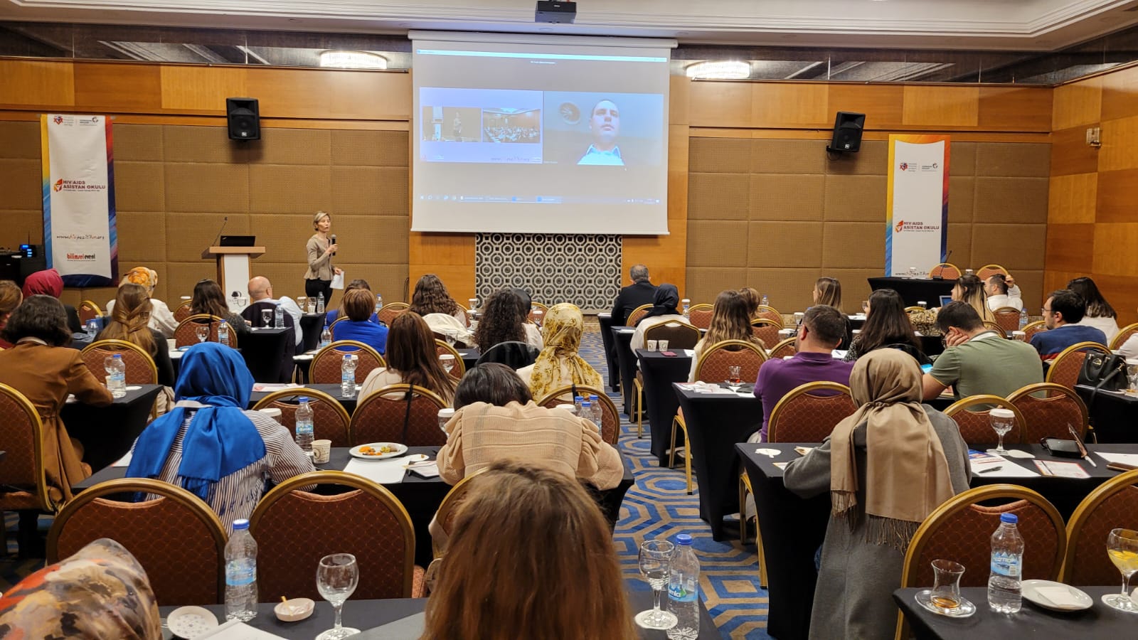 “HIV/AIDS: ASİSTAN OKULU” 11. dersinde Doç. Dr. Atakan TANAÇAN ile Prof. Dr. Selda HANÇERLİ TÖRÜN “Gebe ve Çocuk Hastanın Takibi ve Tedavisi” konusunu anlattılar.