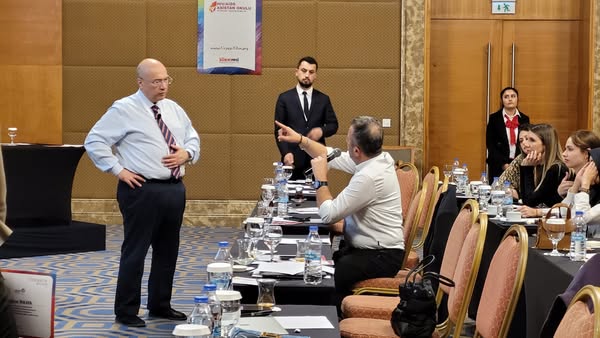 “HIV/AIDS: ASİSTAN OKULU” dokuzuncu dersinde “HIV/AIDS Hastalık Takibi, Konsültasyonları ve Sorunlar Paneli”nde Doç. Dr. Ahmet Çağkan İNKAYA “HIV/AIDS ve Nörolojik Problemler, Kırılganlık” konusunu anlattı.
bilimselevent.com