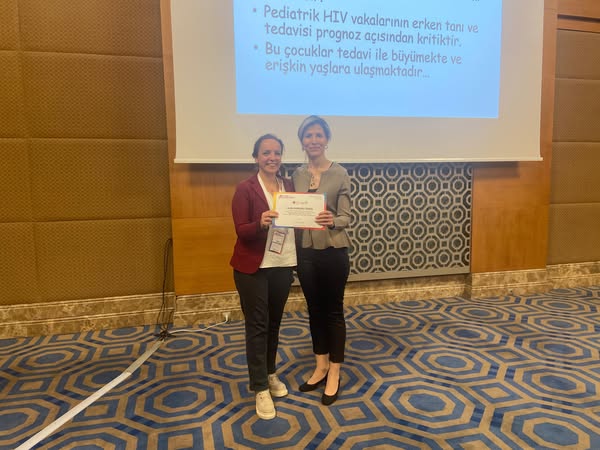“HIV/AIDS: ASİSTAN OKULU” 11. dersinde Doç. Dr. Atakan TANAÇAN ile Prof. Dr. Selda HANÇERLİ TÖRÜN “Gebe ve Çocuk Hastanın Takibi ve Tedavisi” konusunu anlattılar.