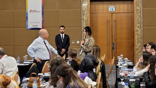 “HIV/AIDS: ASİSTAN OKULU” dokuzuncu dersinde “HIV/AIDS Hastalık Takibi, Konsültasyonları ve Sorunlar Paneli”nde Doç. Dr. Ahmet Çağkan İNKAYA “HIV/AIDS ve Nörolojik Problemler, Kırılganlık” konusunu anlattı.
bilimselevent.com