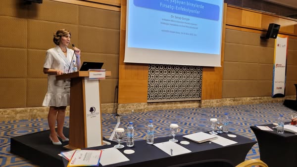 “HIV/AIDS: ASİSTAN OKULU” 10. dersinde Prof. Dr. Serap GENÇER “HIV/AIDS Sık Görülen Fırsatçı İnfeksiyonlar” konusunu anlattı.
bilimselevent.com