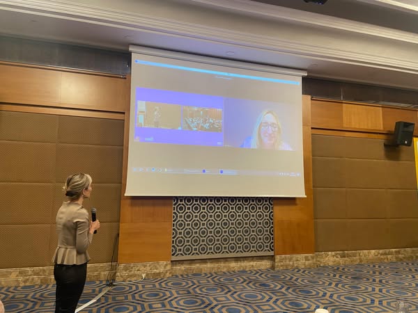 “HIV/AIDS: ASİSTAN OKULU” dokuzuncu dersi olan “HIV/AIDS Hastalık Takibi, Konsültasyonları ve Sorunlar Paneli”nde Prof. Dr. Sıla AKHAN “HIV/AIDS Renal Problemler ve Osteoporoz” konusunu anlattı.
bilimselevent.com