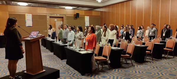 Yüz yüze toplantı organizasyonu BİLİMSEL EVENT tarafından yapılan “HIV/AIDS: ASİSTAN OKULU” saygı duruşu ve İstiklal Marşımızın ardından Okul Müdürümüz Prof. Dr. Serhat ÜNAL’ın açılış konuşmasıyla 14 Ekim 2023, Cumartesi günü Double Tree By Hilton Van’da başladı.
www.bilimselevent.com